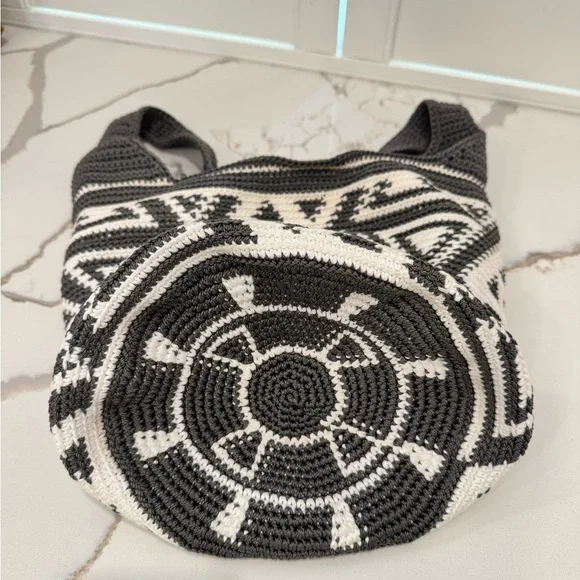 The Sak Black and White Geometric Shoulder Bag - Picture 5 of 8